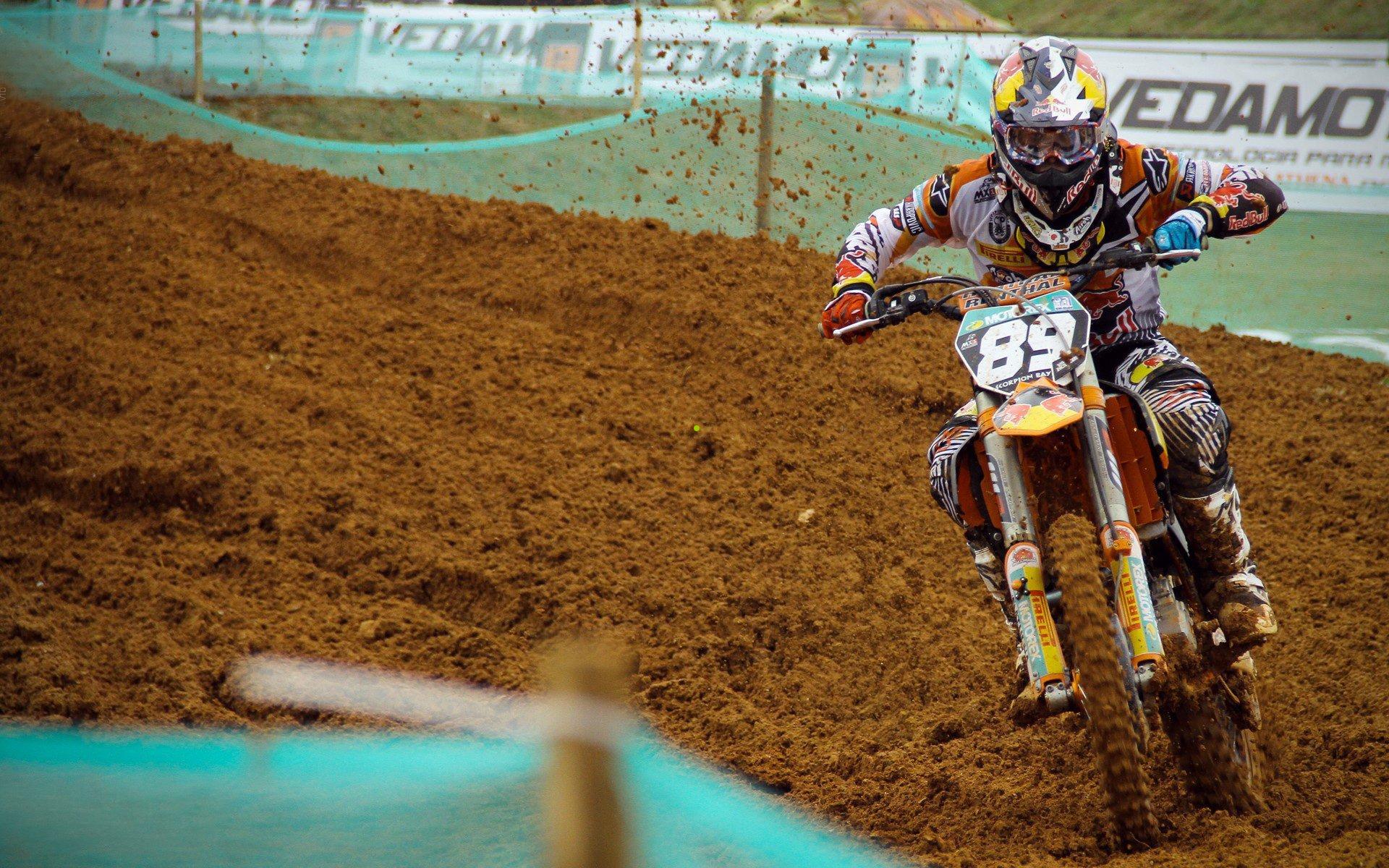 阿森纳北伦敦德比前夕惊现巨型助威横幅,社区呼吁团结点燃决战烽火